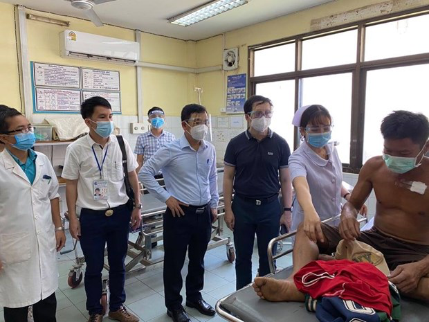 Vietnamese emergency experts surveyed about first aid and resuscitation in Laos. Photo: VNP 