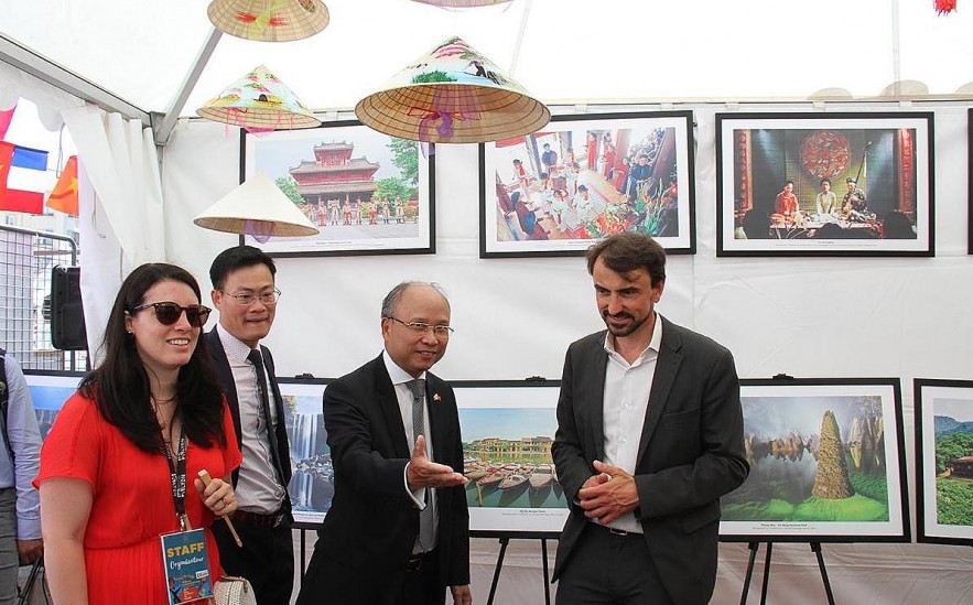 Vietnam Stands Out at Fêtes Consulaires in France