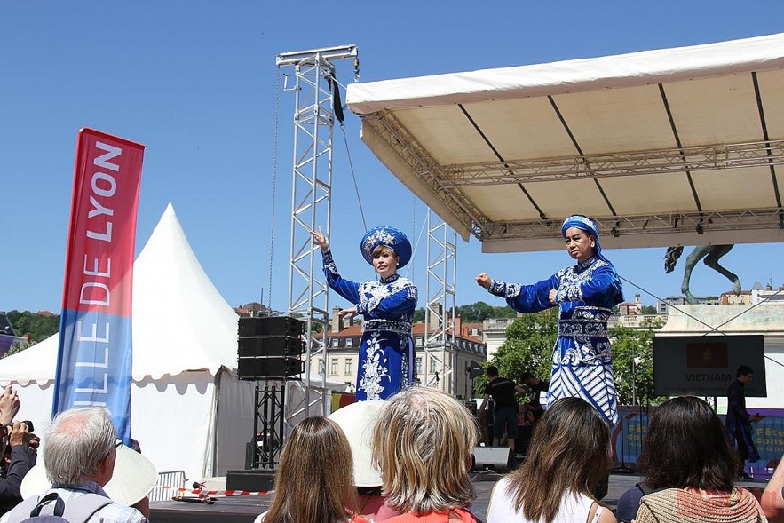 Vietnam Stands Out at Fêtes Consulaires in France