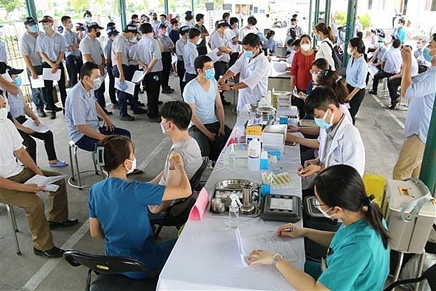People get vaccinated against Covid-19. Photo: VNA