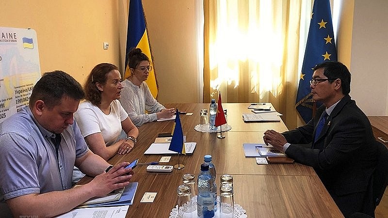 The working session between the two sides. Photo: Vietnamese Embassy in Ukraine