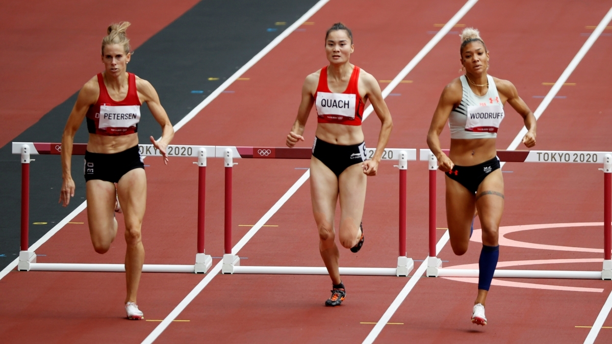 Quach Thi Lan (C) secures a place in the semi-final round of the athletics at the 2020 Tokyo Olympics. Photo: VOV