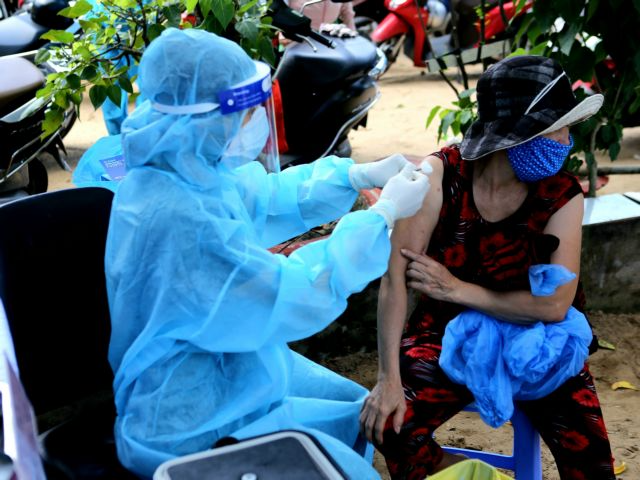 Local residents receive vaccinations in Thu Duc city’s locked-down area in HCM city on Monday. Photo: VOV