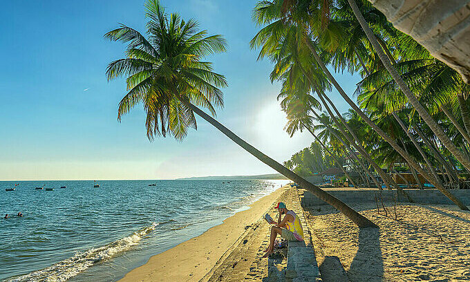 A tourist sits at a beach in Mui Ne in Phan Thiet, Binh Thuan Province, 2020. Photo: VnExpress