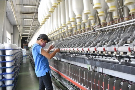Despite being hit hard by the COVID-19 pandemic, the city's economy has achieved positive growth in the year to date. Photo:nld.com.vn