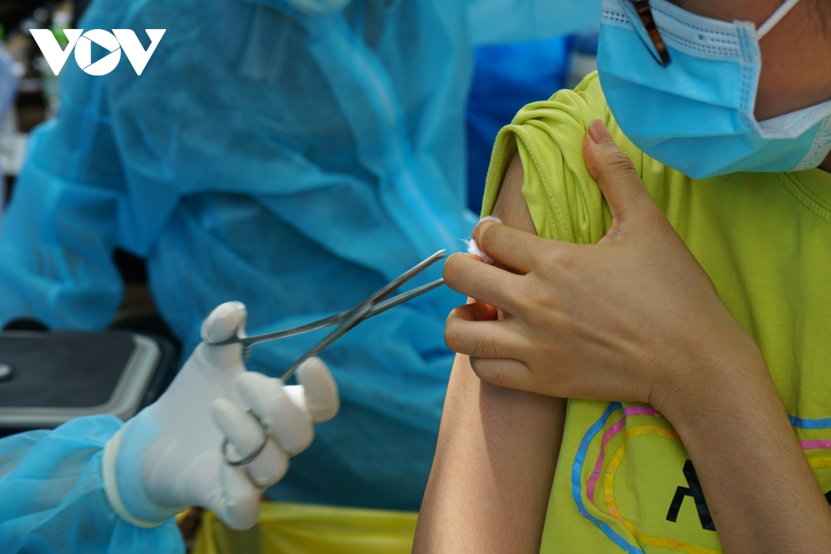 The Ho Chi Minh city’s People Committee requests the Minister of Health to issue regulations on vaccination service prices. Photo: VOV