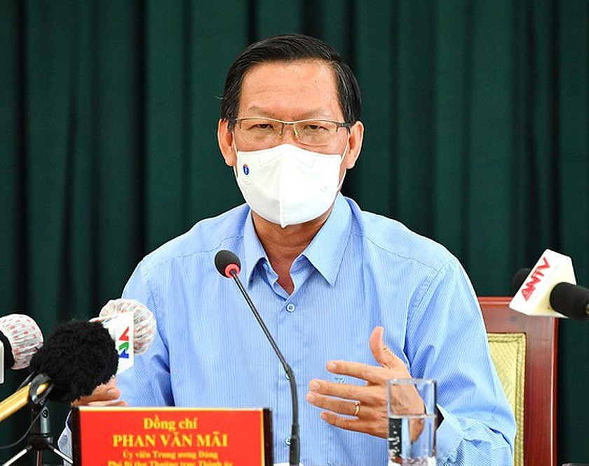 HCMC Chairman Proposes New Covid-19 Orientations in Dialogue with Residents
