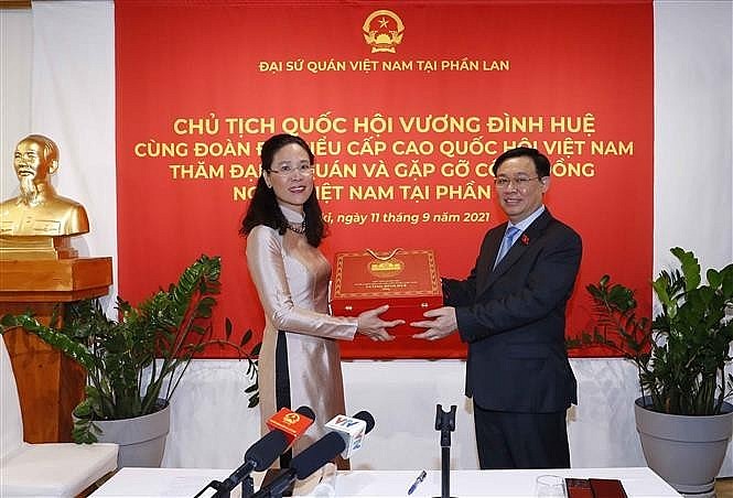 Vietnamese in Finland Support Community at Home and Abroad