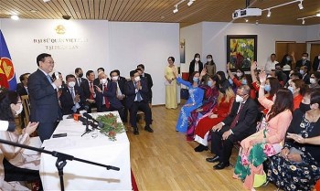 Vietnamese in Finland Support Community at Home and Abroad
