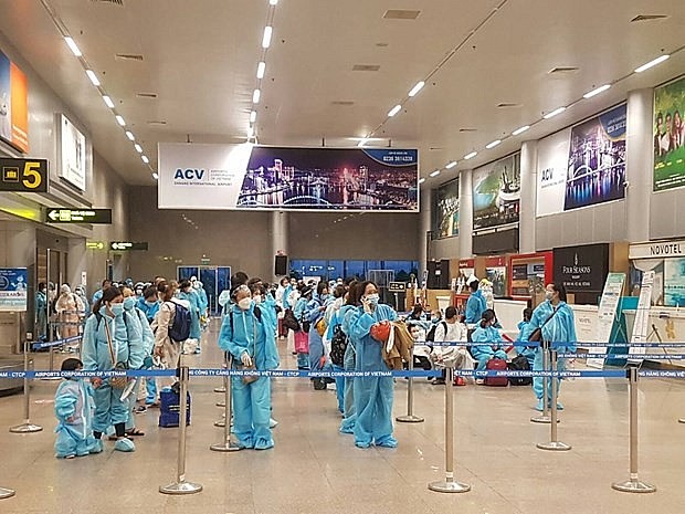 A total of close to 200 natives of Quang Nam are brought back to their hometown from HCM City on a Vietnam Airlines flight. Photo: Vietnam Airlines