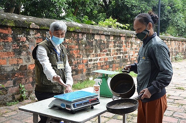 From Plastic Waste to Food: Unique Model Hanoi's Newest Green Scheme: Exchanging Plastic Waste for Food