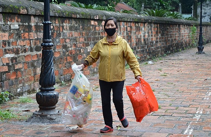 From Plastic Waste to Food: Unique Model Hanoi's Newest Green Scheme: Exchanging Plastic Waste for Food