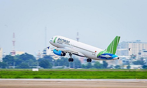 A Bamboo Airways plane takes off from HCMC's Tan Son Nhat Airport. Photo: VnExpress