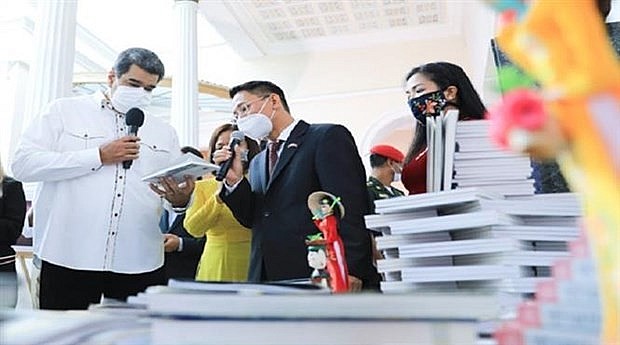 Vietnam’s Publications on Display at 17th Venezuela International Book Fair