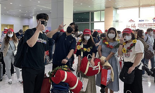 Vietnam News Today (November 21): Phu Quoc Welcomes First Int'l Tourists Under Vaccine Passport Program