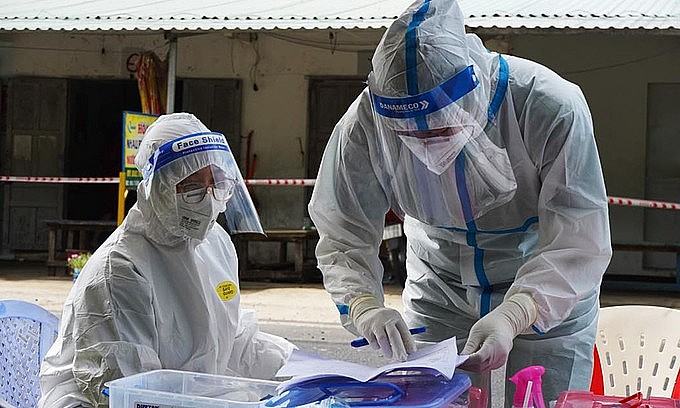 Medics review a list of residents living in a Covid-19 hotspot on Con Dao Island off Ba Ria - Vung Tau Province, November 20, 2021. Photo: VnExpress