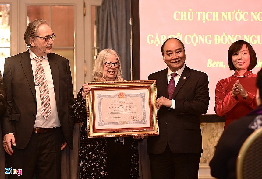 President Meets Vietnamese Community in Switzerland
