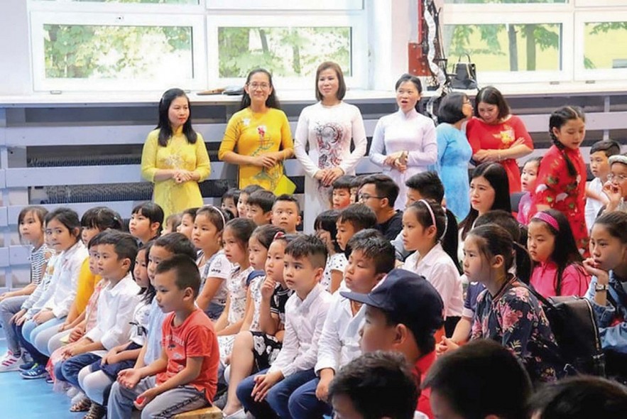 Efforts to Preserve Vietnamese Language Abroad