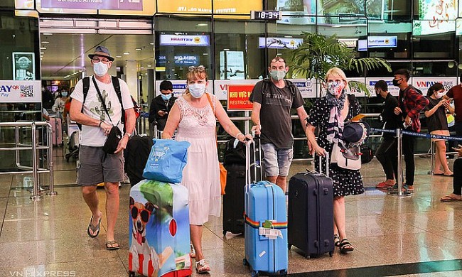 Vietnam News Today (December 17): Vietnam Allows 3-day Home Quarantine for Vaccinated, Recovered Arrivals