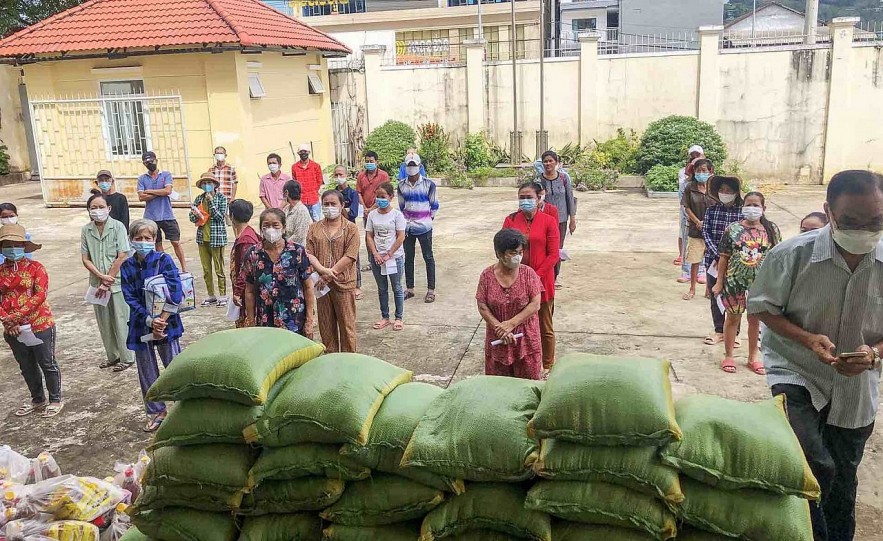 Overseas Vietnamese in Cambodia Support Each Other in Difficulties