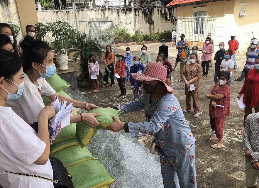 Overseas Vietnamese in Cambodia Support Each Other in Difficulties