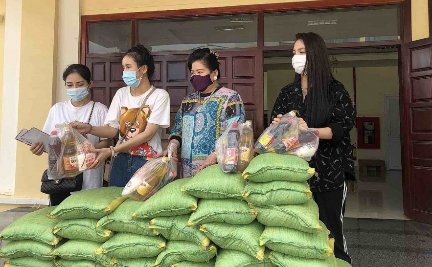 Overseas Vietnamese in Cambodia Support Each Other in Difficulties