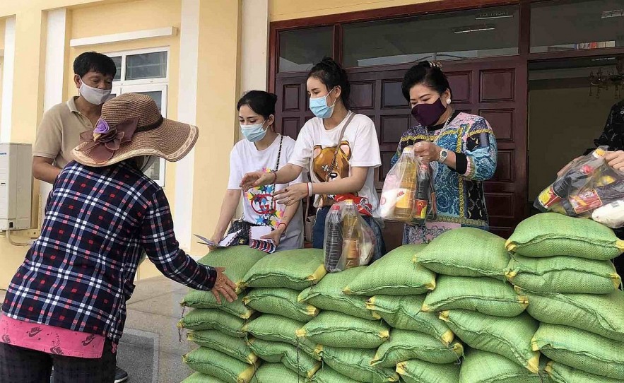 Overseas Vietnamese in Cambodia Support Each Other in Difficulties