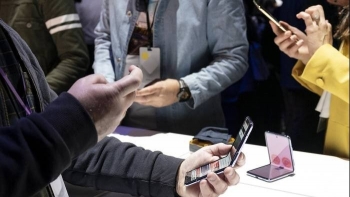 Samsung flies phone parts to Vietnam after coronavirus hits supply chain
