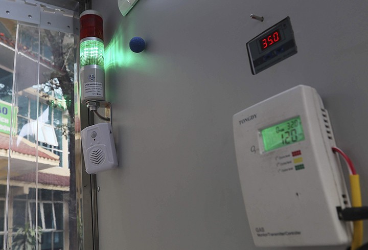 covid 19 mobile disinfection chamber appears in vietnam