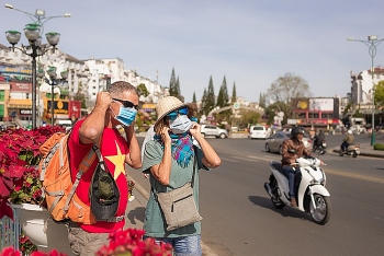 How to avoid trouble when extending visa in Vietnam amid COVID-19