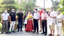 romanian quarantined in vietnam you can feel the smile even behind the mask