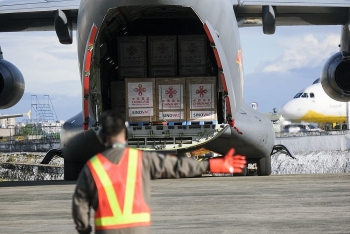 philippines launches virus vaccinations with china donated sinovac shots