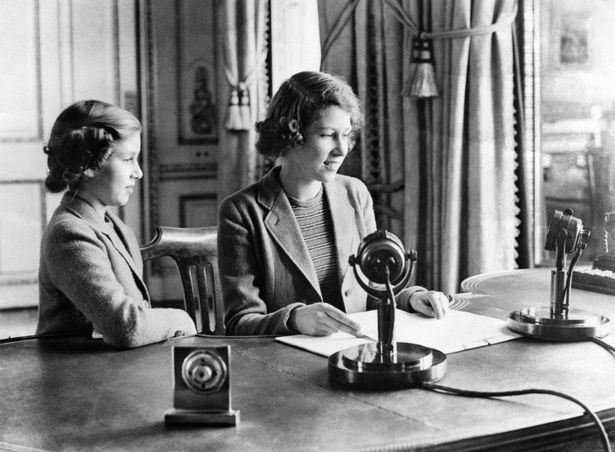 queen elizabeth calls for unity in rare broadcast on uk covid 19 fight