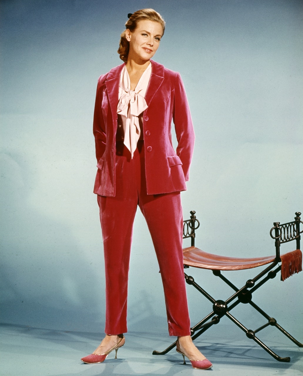 news world today life and career of james bond star honor blackman photos