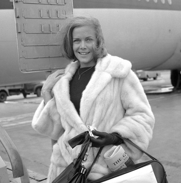 news world today life and career of james bond star honor blackman photos