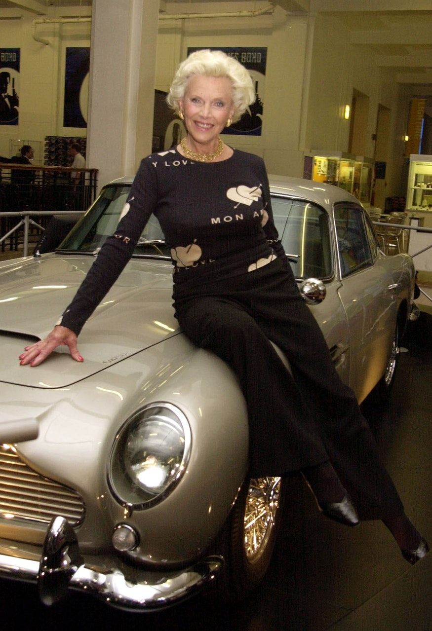 news world today life and career of james bond star honor blackman photos