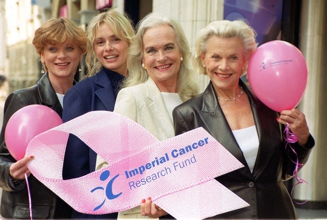 news world today life and career of james bond star honor blackman photos