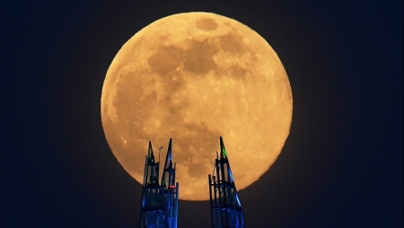 World news today: Italian bridge collapse, UK needs more ventilators for coronavirus crisis, Pink Moon seen around the world