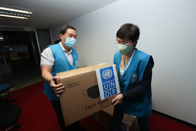 undp donates 20000 medical masks to help vietnam fight against covid 19