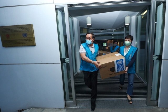undp donates 20000 medical masks to help vietnam fight against covid 19