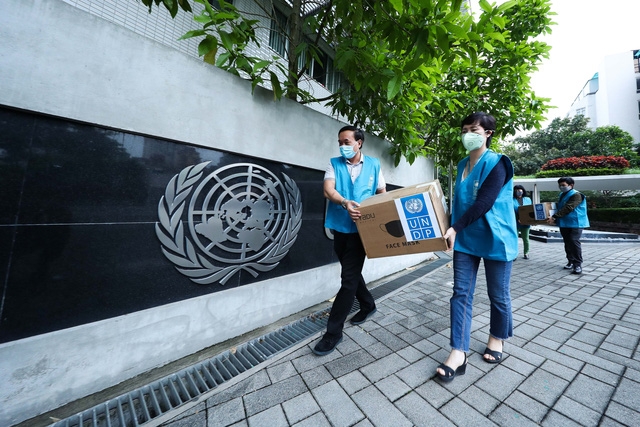 undp donates 20000 medical masks to help vietnam fight against covid 19