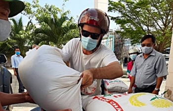 vietnamese young man nearly a decade offers free meals to poor people