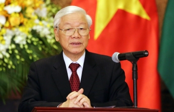 envoys of japan oman turkey presents credentials to vietnam top leader