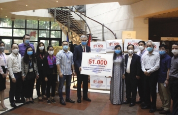 the national hospital of obstetrics and gynecology nhog donated 500 medical protective suits to vietnam france friendship association