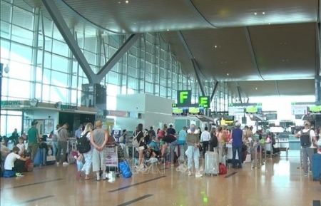 Vietnam helps repatriate over 180 stranded Russian tourists