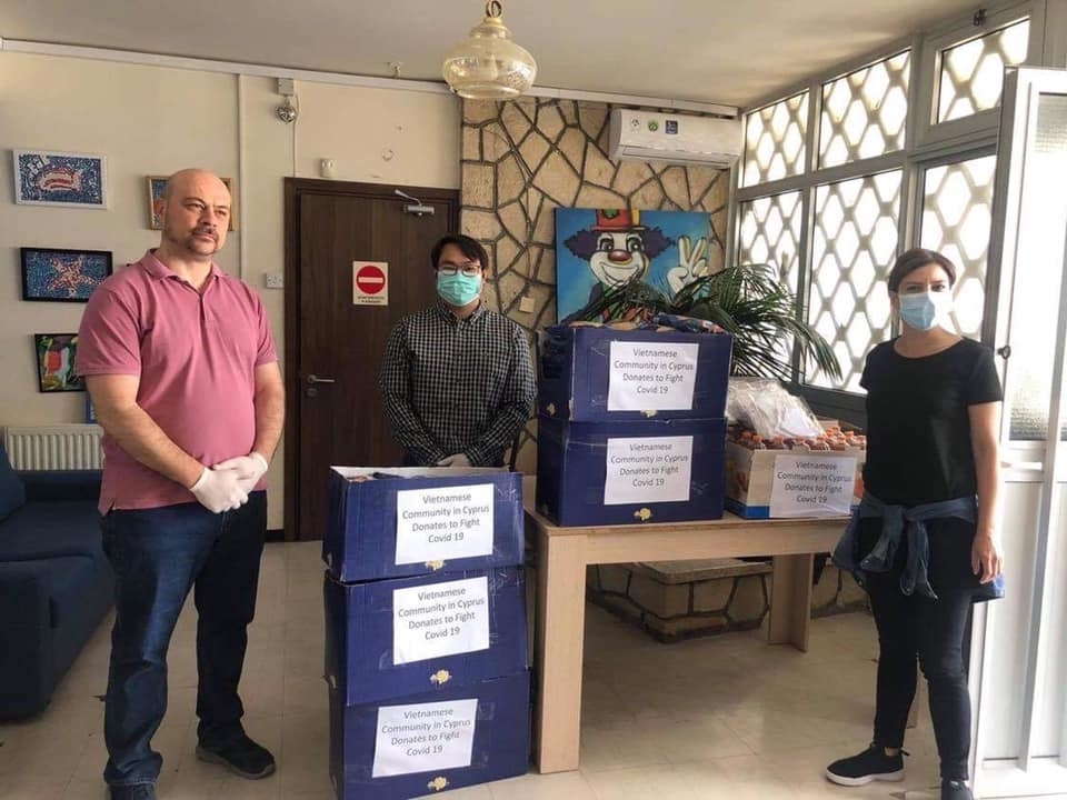 vietnamese in cyprus support host country fight against the coronavirus