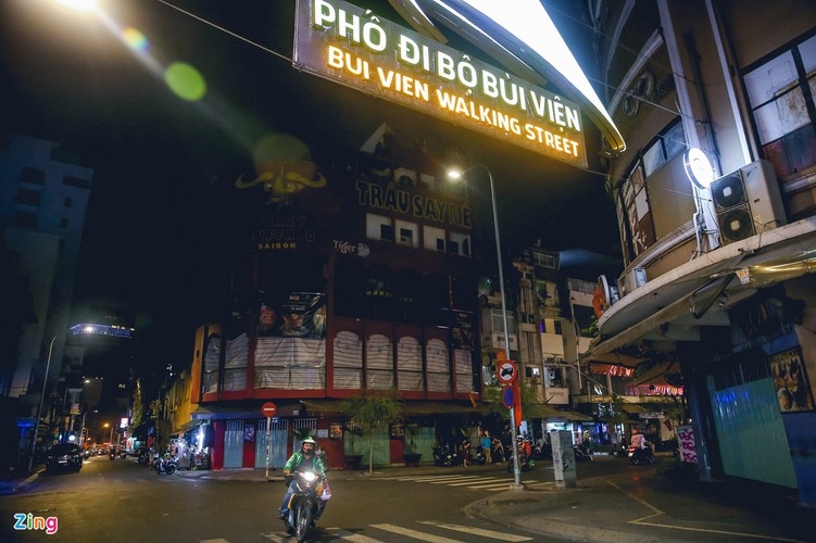 bui vien walking street remains deserted after re opening