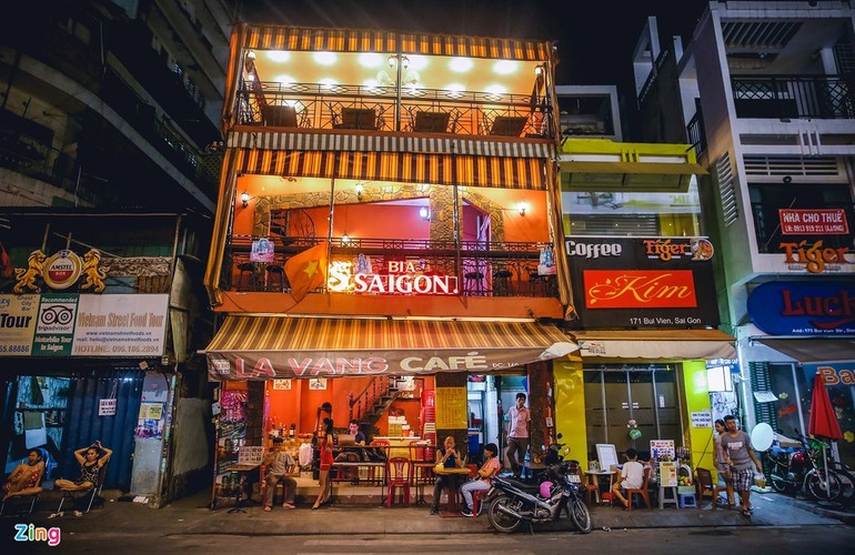 bui vien walking street remains deserted after re opening