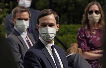 White House requires staff to wear face masks [Photos]