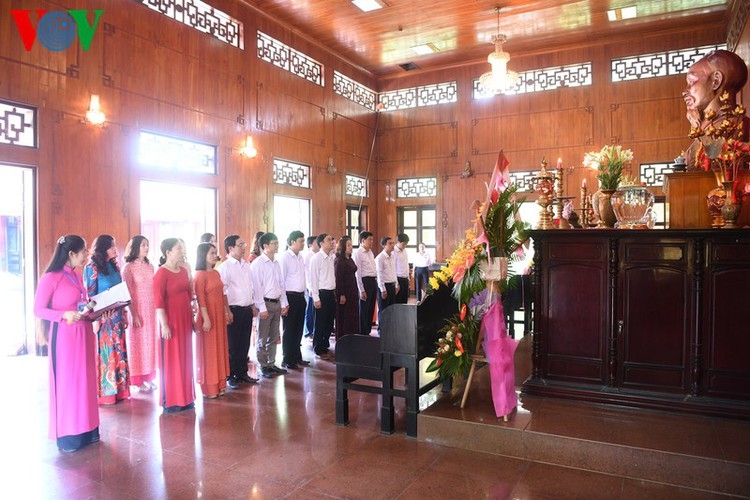 a look at president ho chi minhs house throughout his childhood